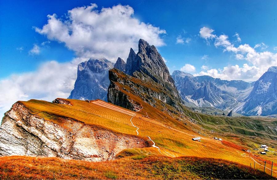 Alpy - dolomity i chmury